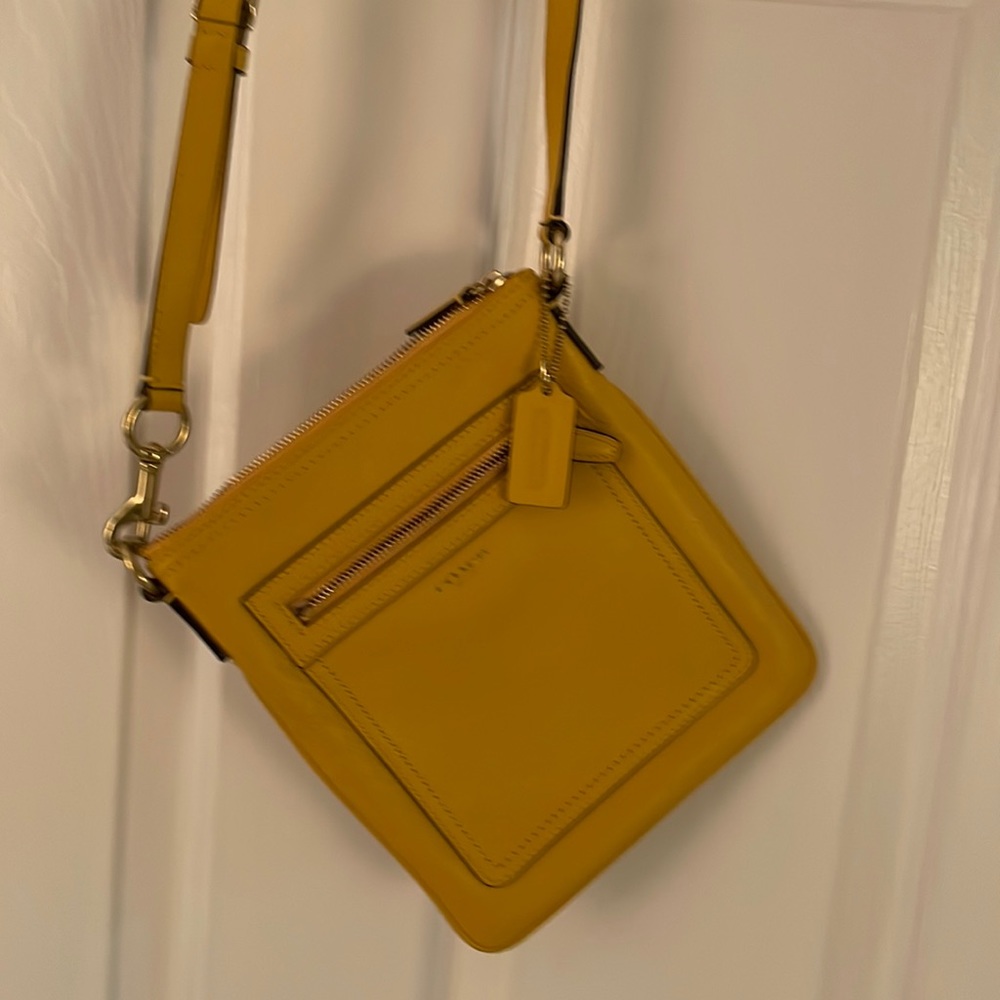 Coach purse / crossbody bag . Spotless in and out